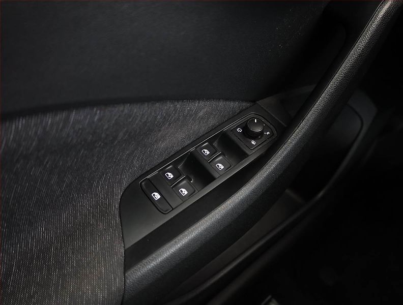 Škoda Kamiq (2023) Style 1.0 TSI - fotka 16 z 18