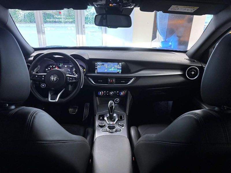 Alfa Romeo Stelvio (2023) 2.0T 280k AT8 ZF Q4 4x4 Veloce - fotka 18 z 19