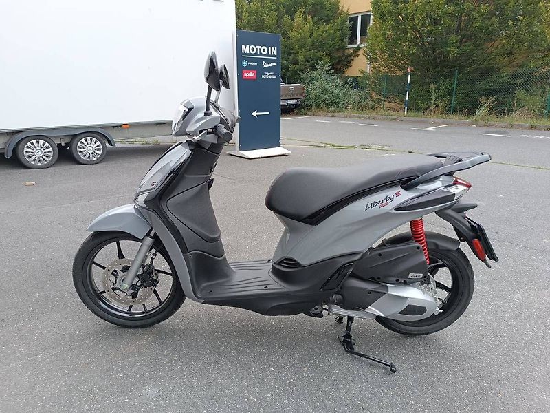 Piaggio Liberty 125 3V (2024) Liberty 125 S 3V Grigio Materi - fotka 4 z 8