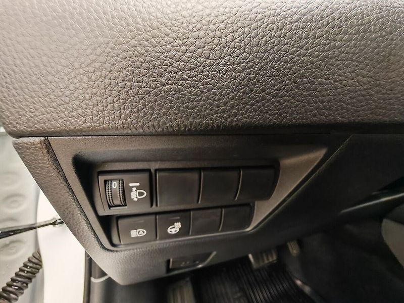 Toyota Yaris 1.5 Hybrid e-CVT Style - fotka 24 z 35