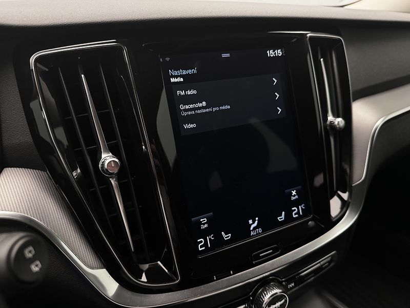 Volvo V60 CC D4 AWD MOMENTUM REZERVACE - fotka 35 z 43