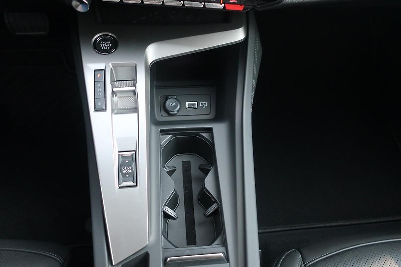 Peugeot 408 e-ALLURE PACK HYBRID 225 EAT8 - fotka 14 z 15