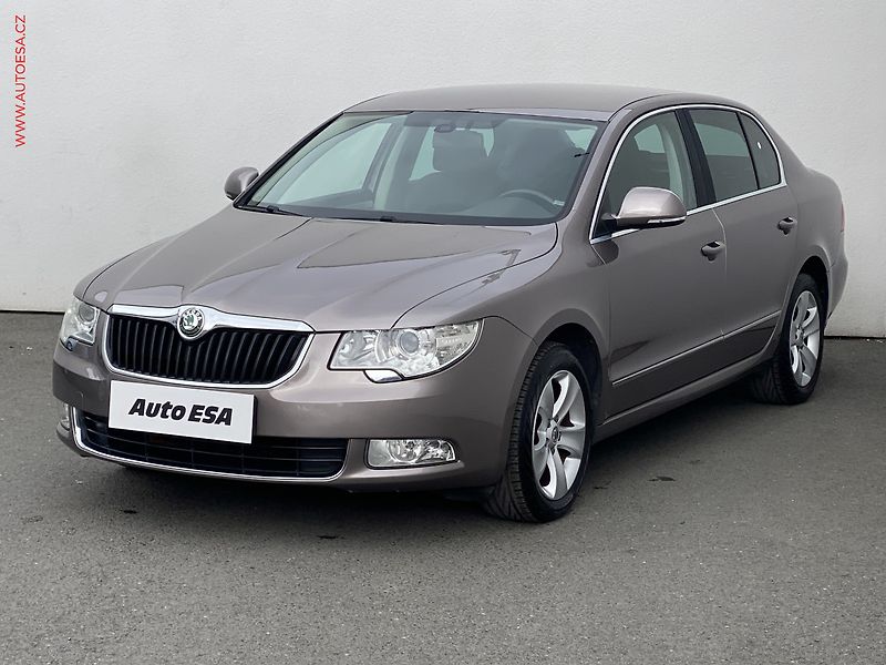 Škoda Superb (2012) 2.0 TDi, Ambition - fotka 3 z 17