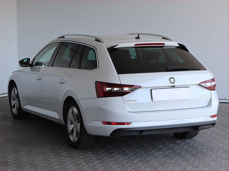 Škoda Superb (2018) 2.0 TDI - fotka 4 z 25