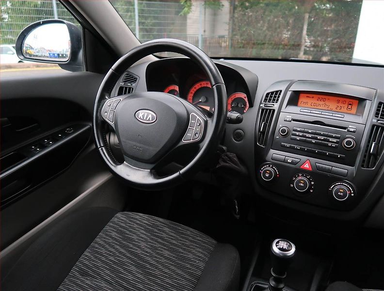 Kia Ceed (2009) 1.6 CRDi, po STK, Tažné - fotka 7 z 16