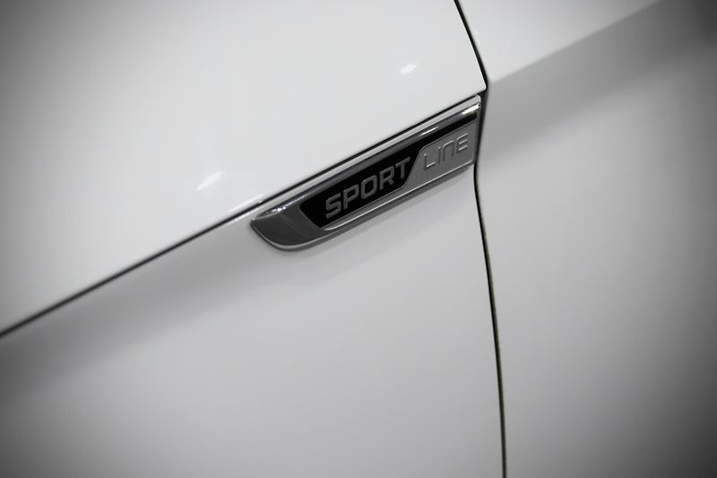 Škoda Superb 3 2.0 TSI 162 kW DSG Sportline - fotka 12 z 48