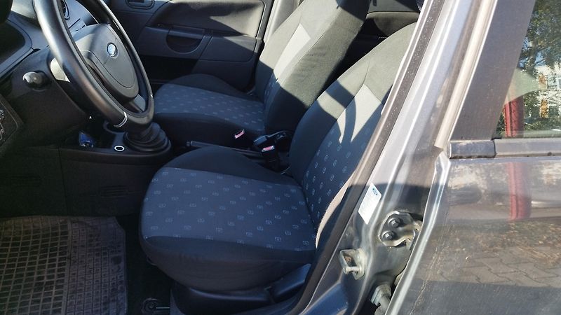 Ford Fiesta 1.3i,VOLAT- 608 081 843 - fotka 9 z 14