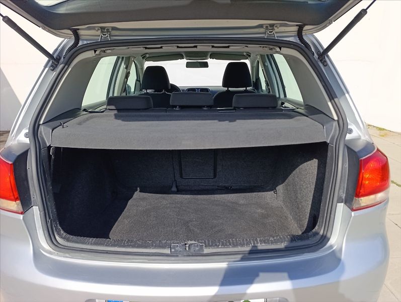 Volkswagen Golf 1,6 TDi Klimatizace Tempomat - fotka 9 z 27