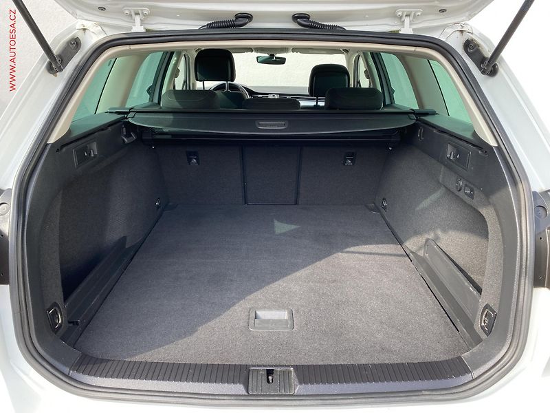 Volkswagen Passat (2017) 2.0 TDi, Comfortline - fotka 7 z 17