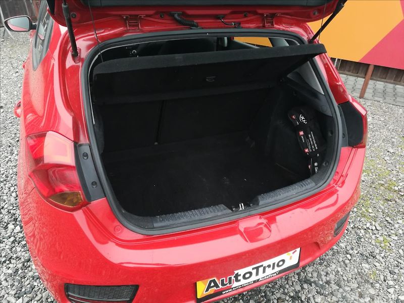 Kia Ceed 1,4 i CVVT 1.majitel - fotka 15 z 18