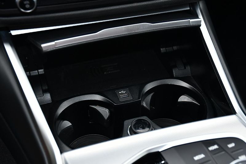 BMW Řada 3 320d xDrive M-SPORT   - fotka 52 z 64