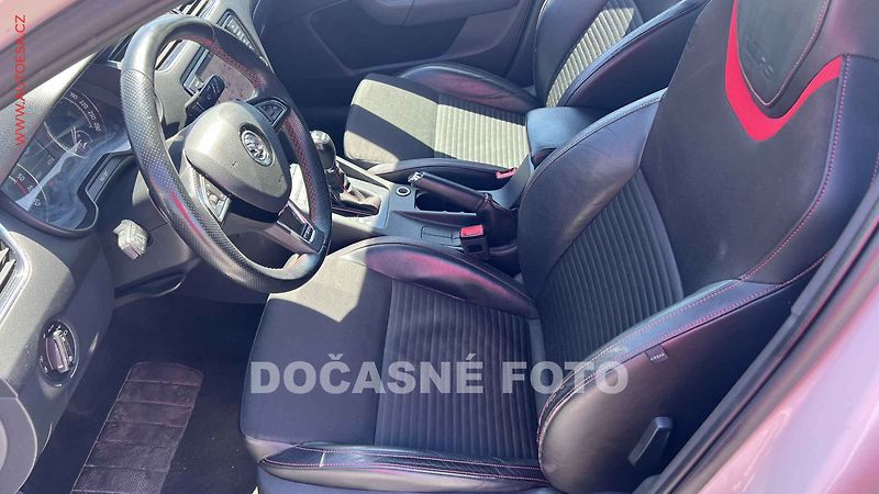 Škoda Octavia (2013) 2.0TDi, AT, navi, bixen - fotka 3 z 3