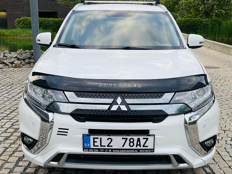 Mitsubishi Outlander 2.4i+HYBRID 4x4 SERVISKA TAŽNÉ - fotka 6 z 53