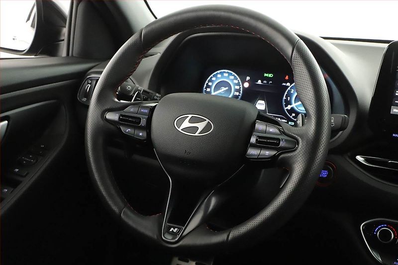 Hyundai i30 (2025) N-Line 1.5 T-GDI MHEV 48V - fotka 14 z 16