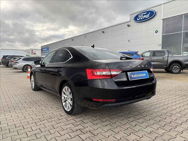 Škoda Superb 2,0 TDI 147kW Style 4x4 DSG - fotka 3 z 37