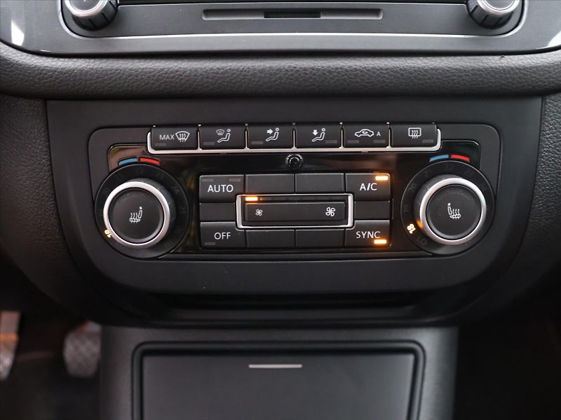 Volkswagen Tiguan 1,4 TSI 90kW Style&Sport 1.Maj - fotka 21 z 29
