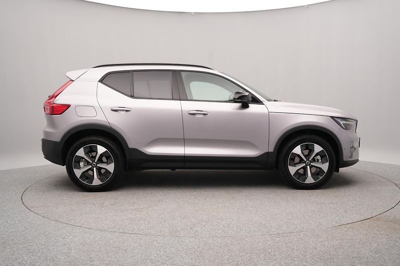 Volvo XC40 (2026) B3 AUT DARK PLUS - fotka 13 z 23