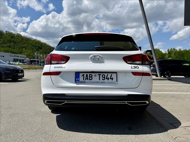 Hyundai i30 1,5 i  WG Family Comfort - fotka 6 z 23