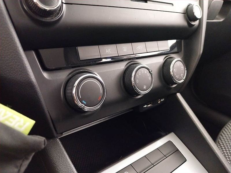 Škoda Octavia (2015) Ambition 1.6 TDI, po STK - fotka 13 z 17