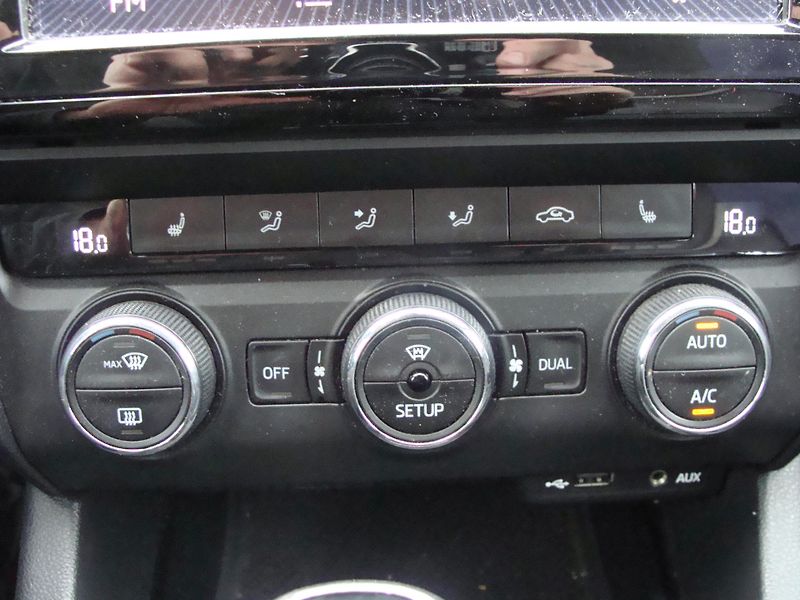 Škoda Octavia 2.0 TDi, 135 kW, RS, klima - fotka 19 z 26