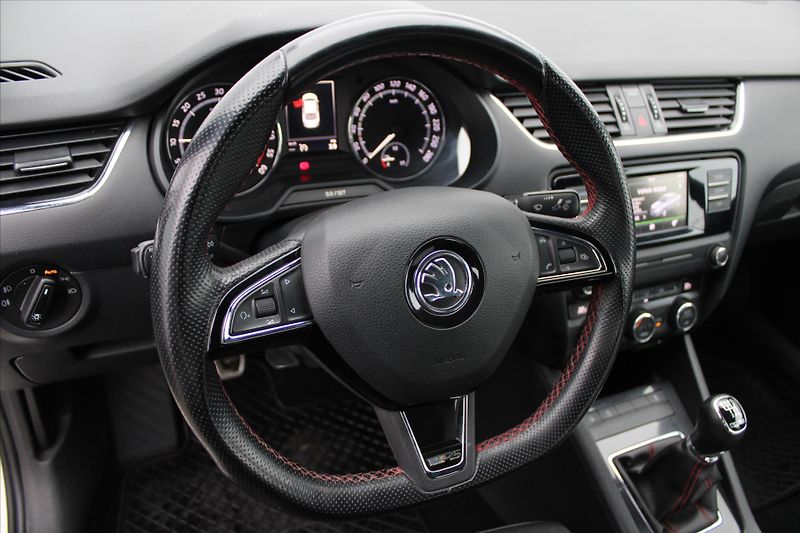 Škoda Octavia RS 2.0TDI 135kW BIXEN TAŽNÉ ČR - fotka 14 z 19