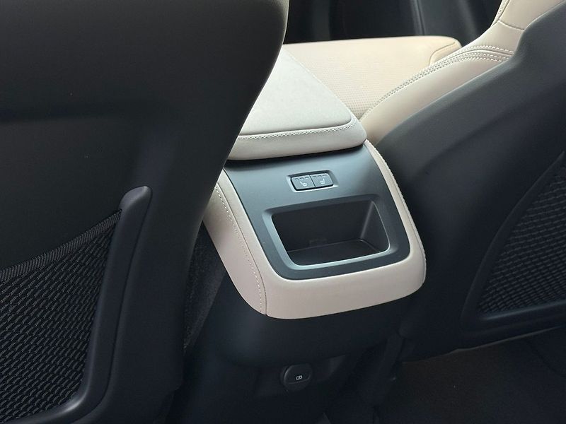Volvo XC90 PLUS T8, 360°, VZDUCH, 335kW - fotka 13 z 25