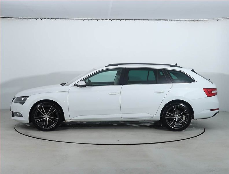Škoda Superb (2017) Ambition 2.0 TDI, Navi, Xenony - fotka 3 z 22