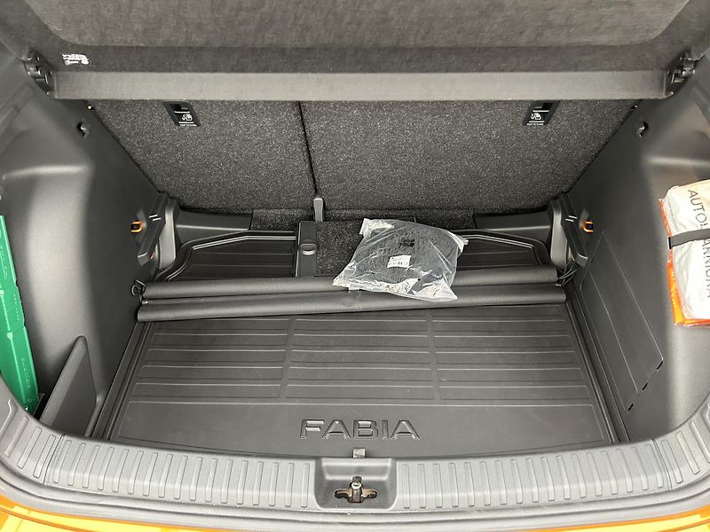 Škoda Fabia 1.0 MPI Selection - fotka 21 z 22