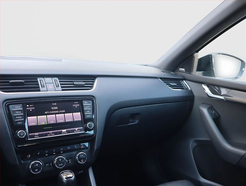 Škoda Octavia (2015) RS 2.0 TSI, Automat, Kůže - fotka 8 z 19