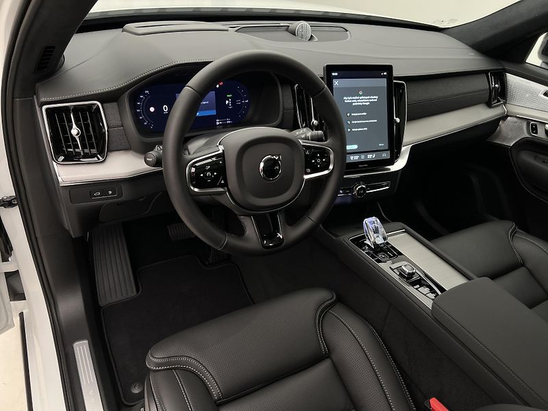 Volvo XC90 (2026) T8 AWD BLACK EDITION ULTRA - fotka 4 z 47