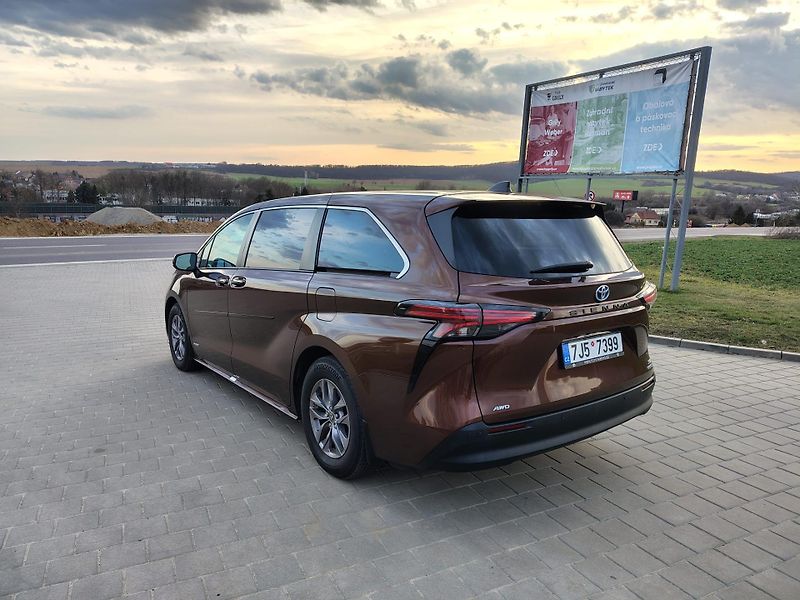 Toyota Sienna (2021) XLE 2.5 HYBRID AWD, 7 MÍST - fotka 5 z 14