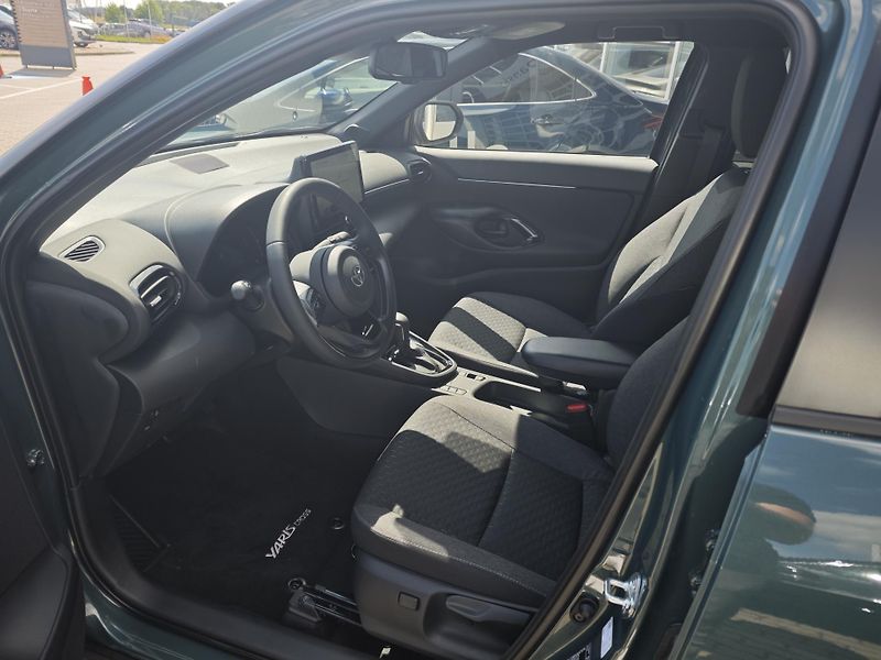 Toyota Yaris Cross (2025) 1.5 HEV 130 1 CVT (2x4) STYLE - fotka 10 z 14
