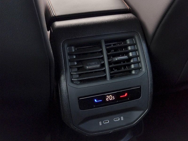 Cupra Formentor (2021) 2,0 tsi 140 Kw DSG 4Drive - fotka 31 z 39