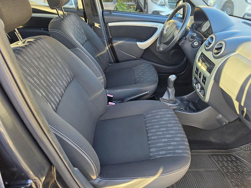 Dacia Logan 1.6 i 62kw Klimatizace  - fotka 21 z 21