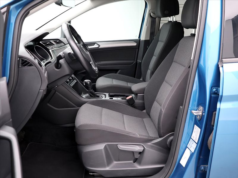 Volkswagen Touran 1,5 TSI 110kW DSG Matrix DPH - fotka 10 z 34