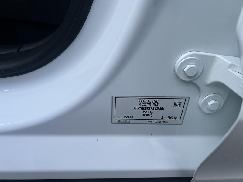 Tesla Model Y ZAMLUVENO ! TZ 94,1% - fotka 48 z 49