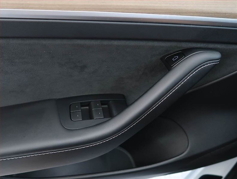 Tesla Model 3 (2023) Long Range 4WD 79kWh, SoH 95% - fotka 30 z 32