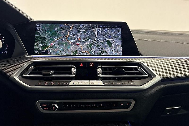 BMW X5 xDrive30d - fotka 11 z 14