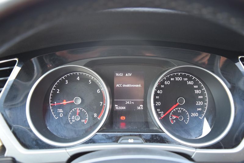 Volkswagen Touran (2019) 1.5TSI 110kw CLBMT 7MÍST TAŽNÉ - fotka 31 z 46