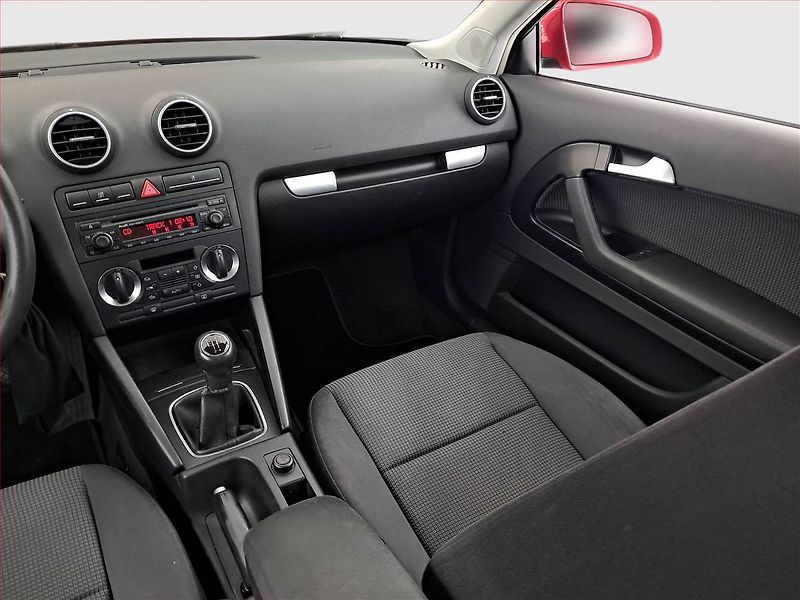 Audi A3 (2006) 1.6, nová STK, servisované - fotka 8 z 12