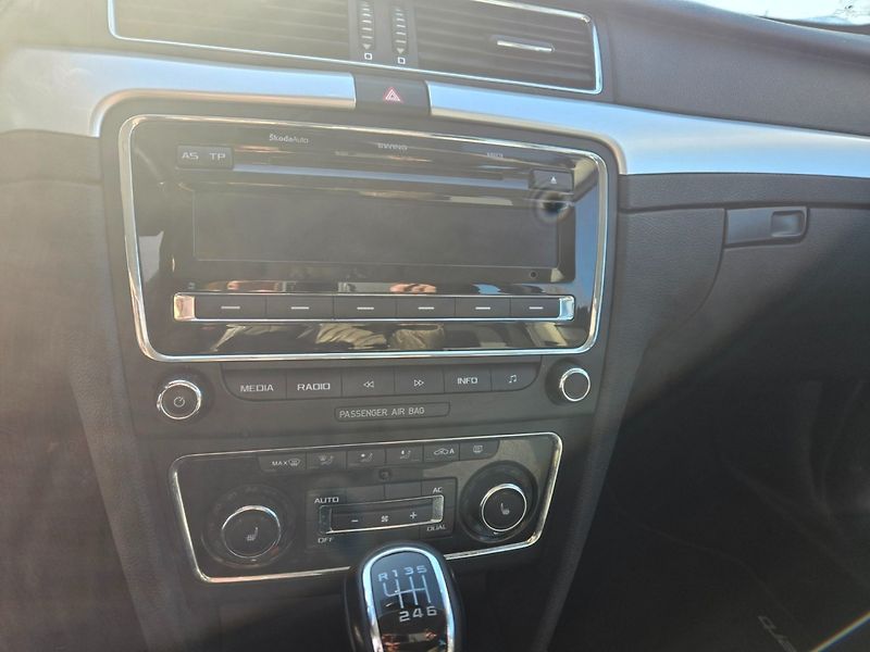Škoda Superb (2011) 2.0 TDI Serviska Rozvody - fotka 10 z 48