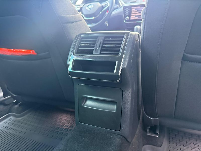 Škoda Superb Style 2.0 TDI 147kw DSG 4x4 Co - fotka 22 z 24