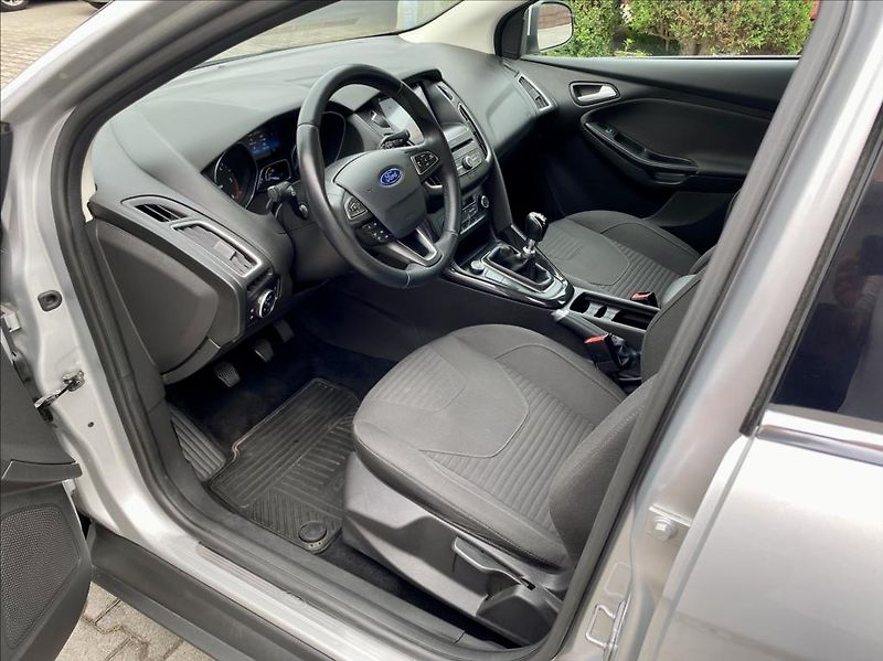 Ford Focus 1,5 TDCi NAVI VÝHŘEV - fotka 11 z 43