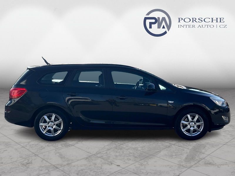 Opel Astra 1.7 TDCi Sports Tourer 81 kW - fotka 7 z 23