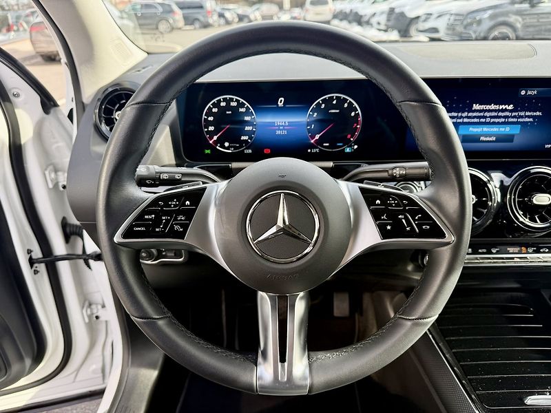 Mercedes-Benz GLA (2025) 220 4MATIC - fotka 24 z 40