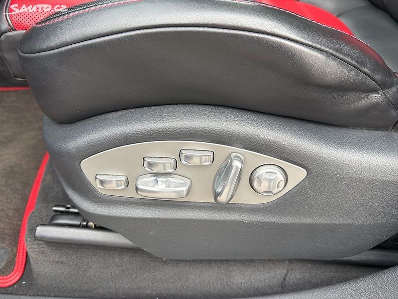 Porsche Cayenne Turbo S - fotka 41 z 44