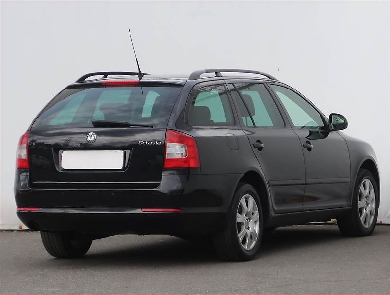 Škoda Octavia (2012) Elegance 2.0 TDI, Automat - fotka 5 z 21