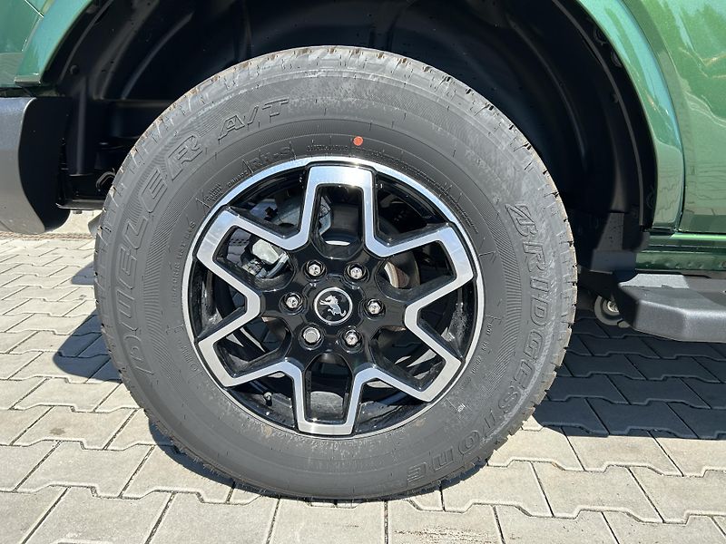 Ford Bronco 2.7 EcoBoost 246kW OUTER BANKS - fotka 5 z 36