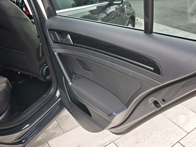 Volkswagen Golf (2019) 1,5 TSI 110 KW Highline - fotka 12 z 33