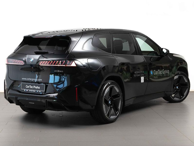 BMW iX3 50 xDrive - fotka 3 z 7